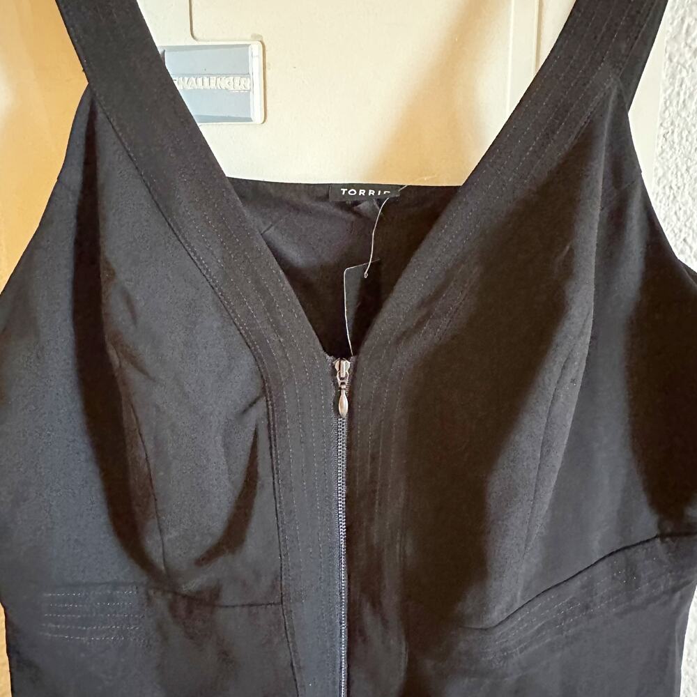 NWT Torrid Women's Black Crepe Peplum Top w/ Zipper sz 1X - Picture 2 of 5